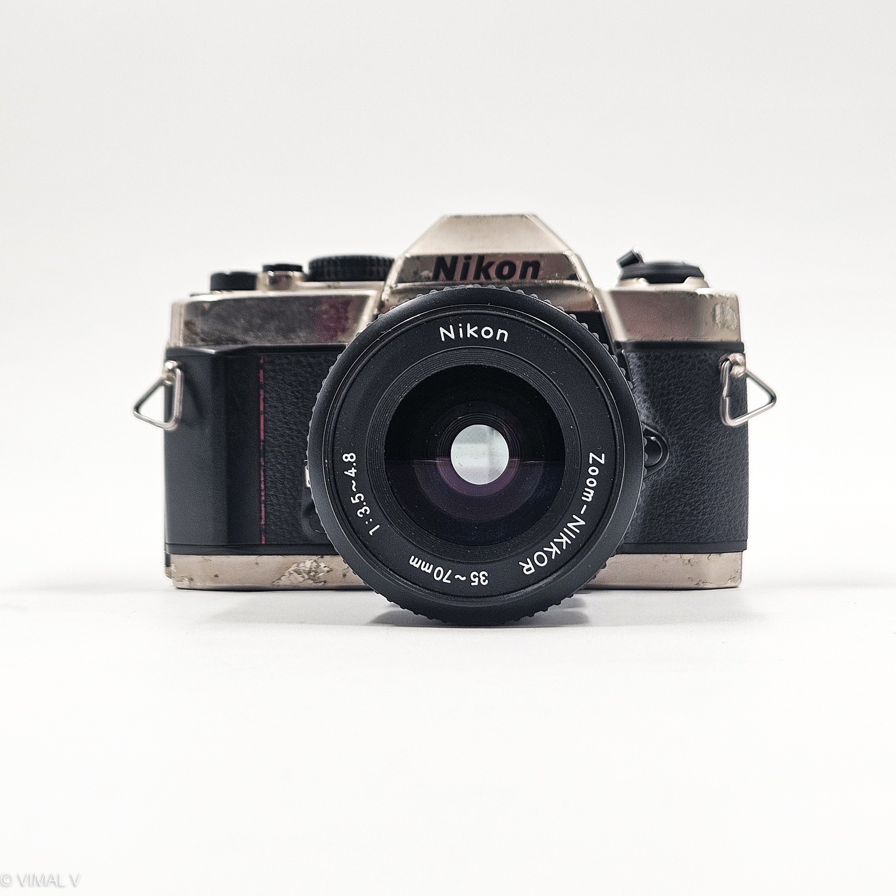 Nikon ニコン FM10 & Zoom-NIKKOR 35-70mm カメラ Nikon FM10 + Nikkor 35–70mm f/3.5-4.8 | SLR Film Camera + Lens