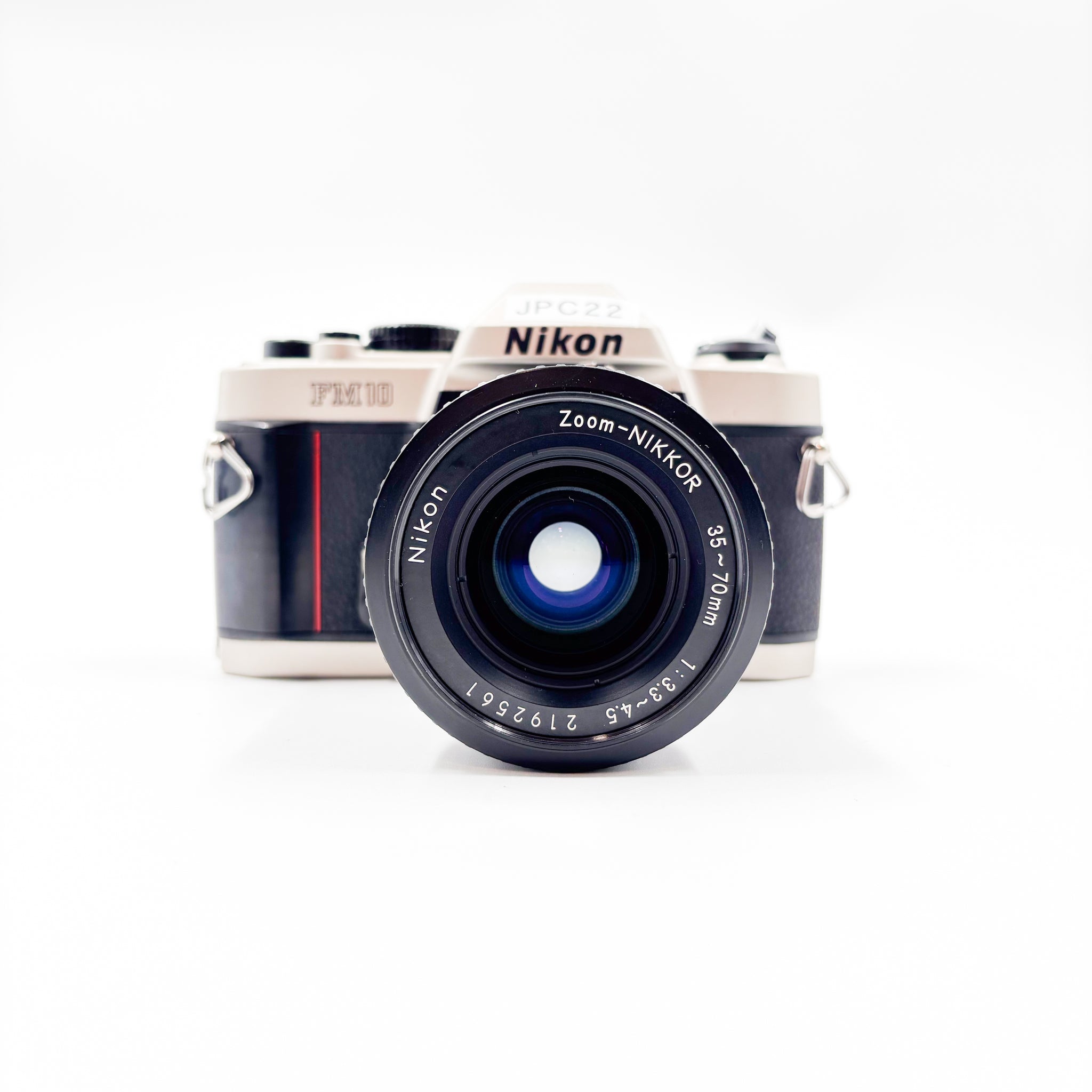 Nikon FM10 NIKKOR 35-70mm 一眼レフ　フィルムカメラ ニコンのフィルム一眼レフカメラ「FM10 + NIKKOR 35-70mm 3.5