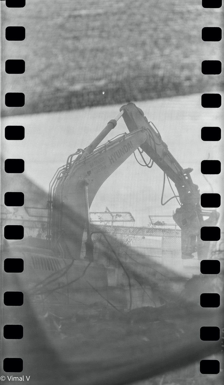 Mamiya C220 + Mamiya-Sekor 80mm f/3.7 | Medium Format Film Camera + Lens | Excellent