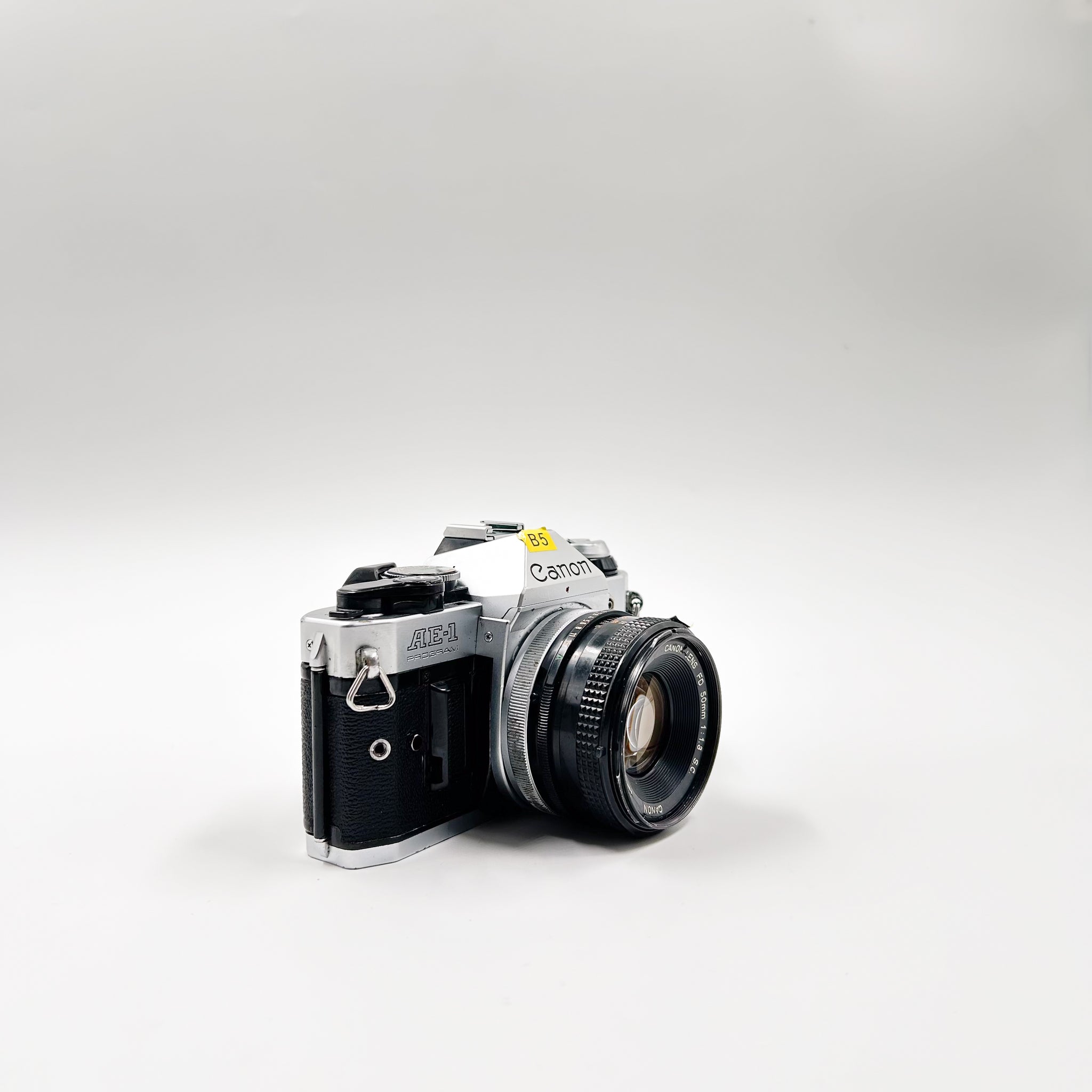Canon AE-1 50mm 1:1.8 フィルムカメラ Amazon | Canon AE-1 35mmフィルムカメラ 50mm 1:1.8レンズ付き
