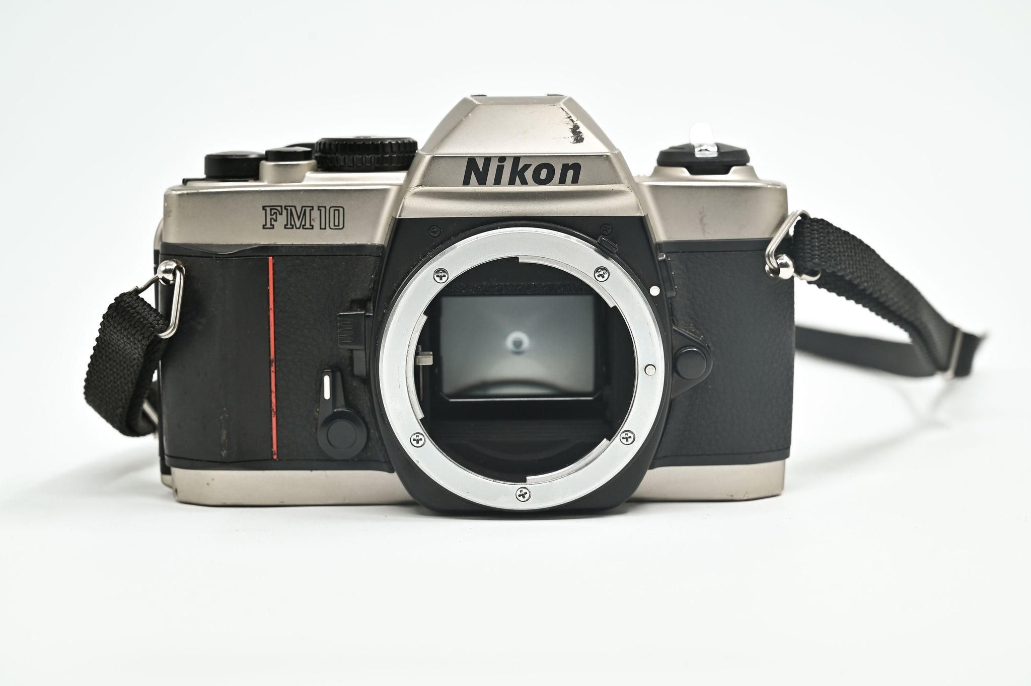 Outlet Nikon FE10 35mm SLR Film Camera JAPAN With Panagor f=35-100mm 1:3.5 Lens Tested